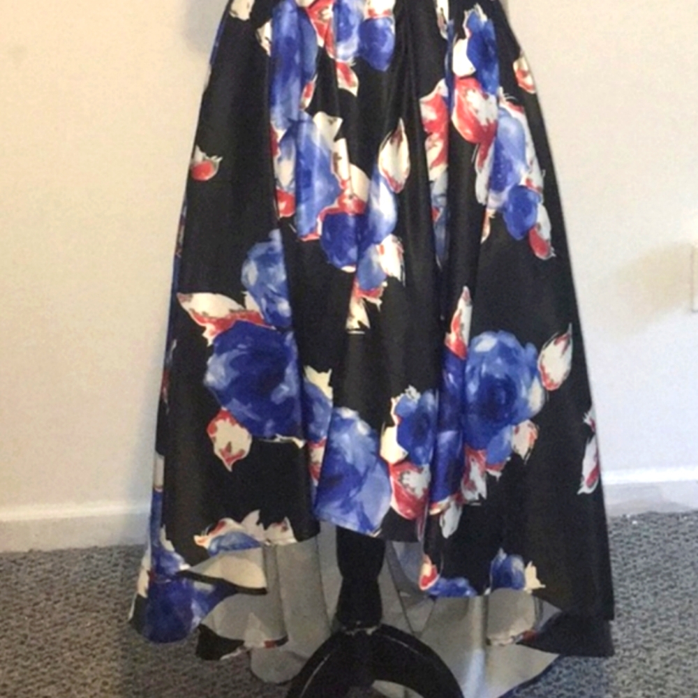 Sz small Gracia Hi Low Asymmetrical skirt